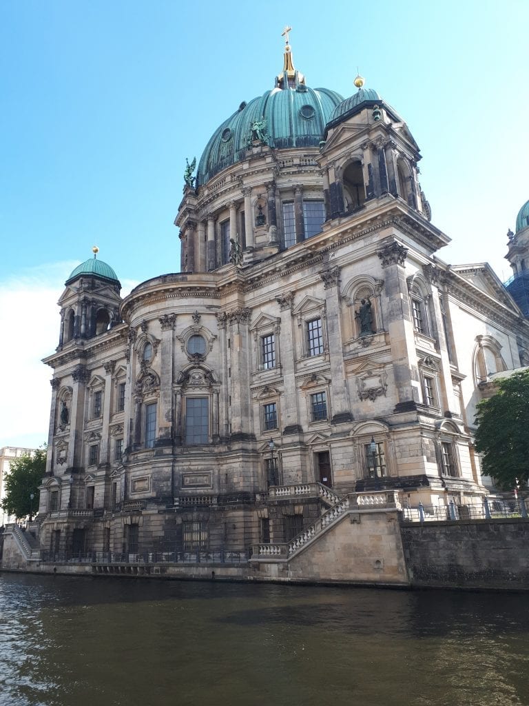 Berlínská katedrála také leží na Ostrově muzeí.