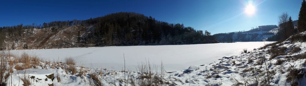 Vírská přehrada a jeho impozantní panorama.