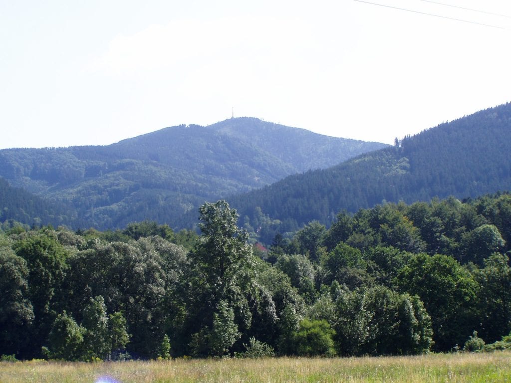 Pohled na Lysou horu z obce Ostravice