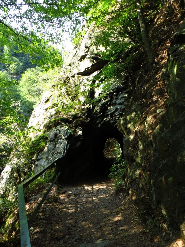 Tunel vyhloubaný Klubem českých turistů.