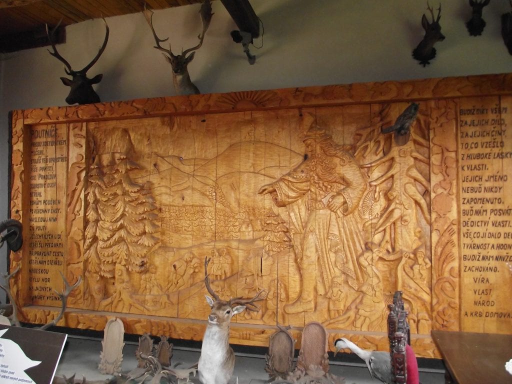 Pradědova galerie a její nádherná dřevořezba s motivem hor