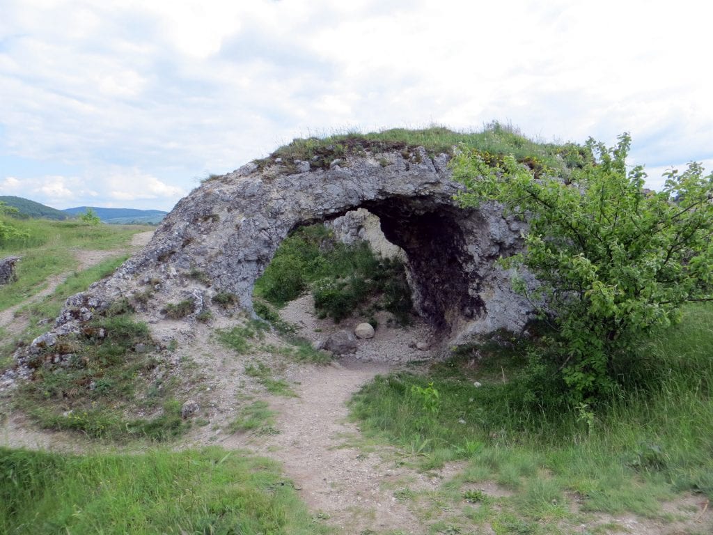 Malhostovická pecka a Drásovský kopeček spadají do Přírodní památky Malhostovické kopečky.
