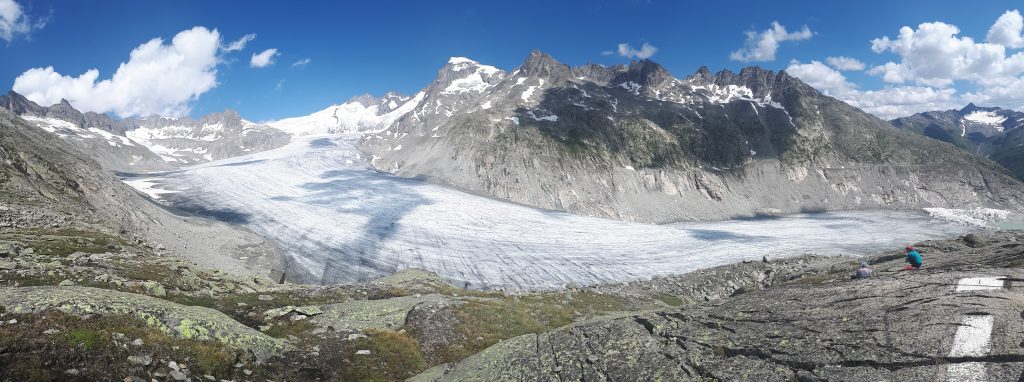 Ledovec Rhonegletscher ve své kráse.