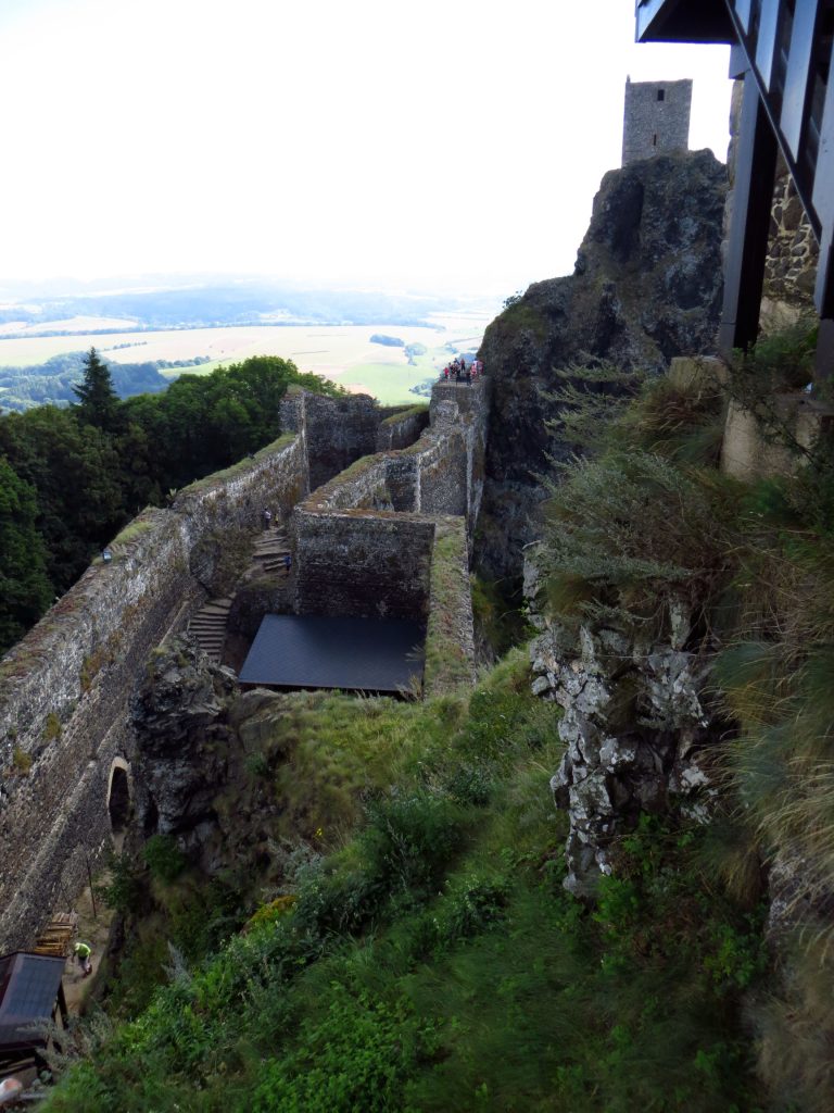 Pohled na vnitřní část hradu Trosky.