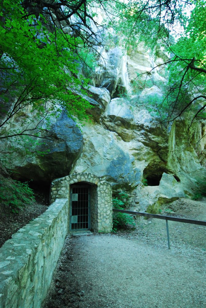 Vchod do jeskyně.