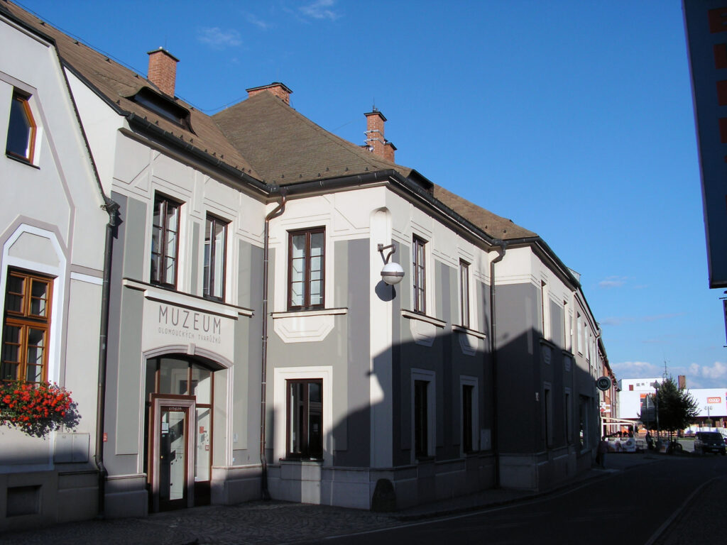 Muzeum olomouckých tvarůžků najdete hned u náměstí v Lošticích.
