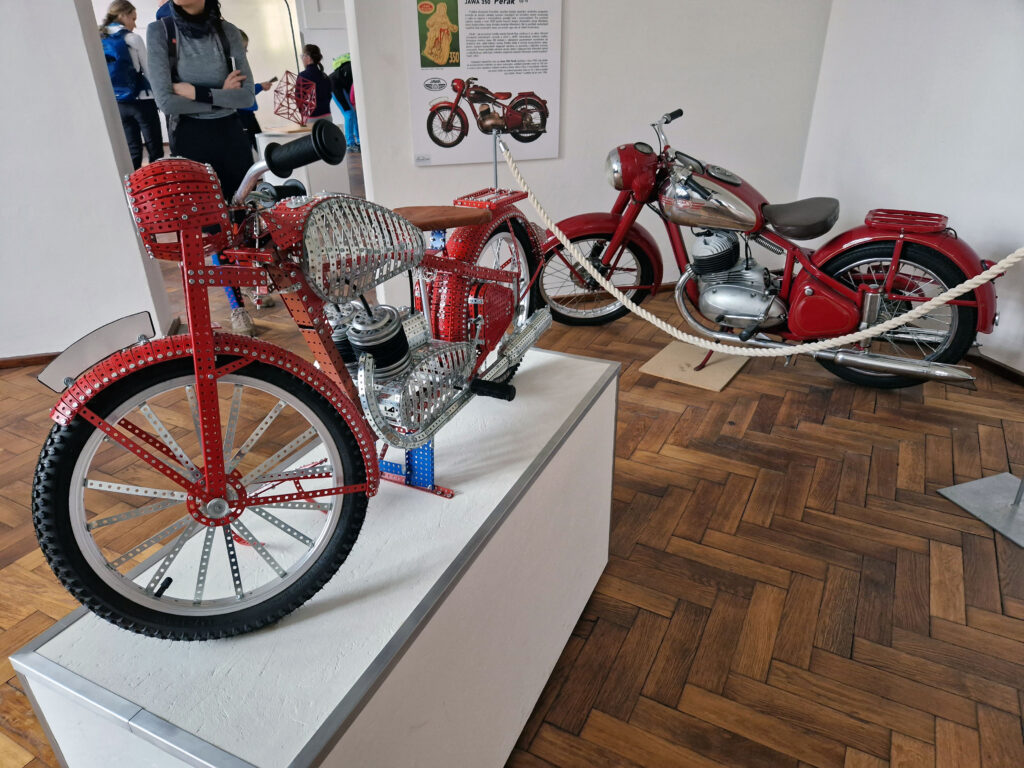 Muzeum stavebnice Merkur nabídne Jawu 350 jako model i reálnou motorku.