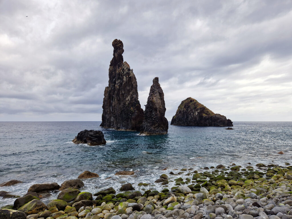 Madeira - krásy severního pobřeží se svými útesy. Paráda viďte?