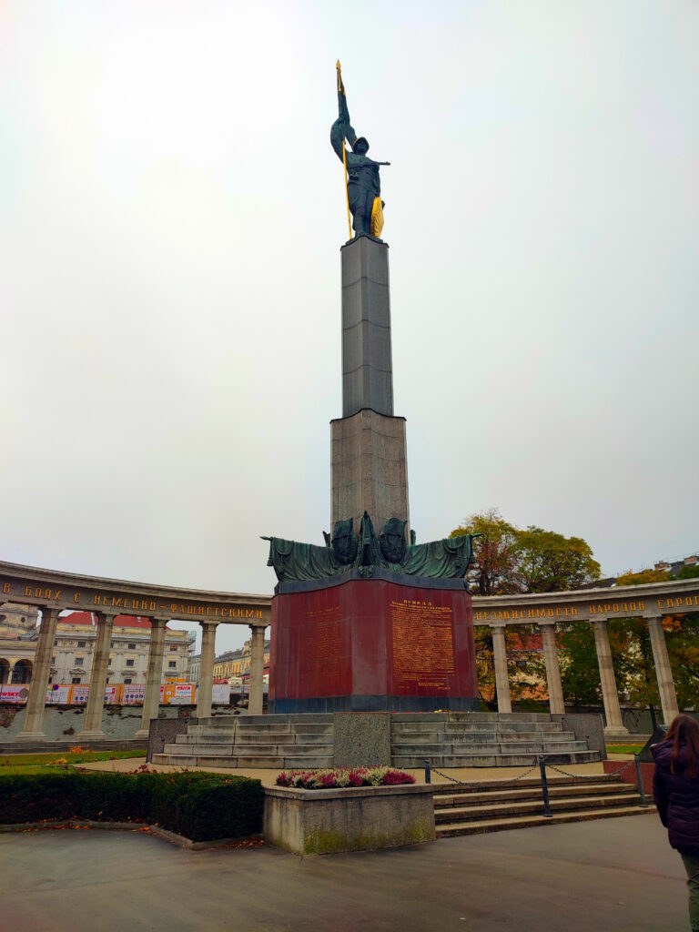 Vídeňské památky doplňuje i památník druhé světové války.