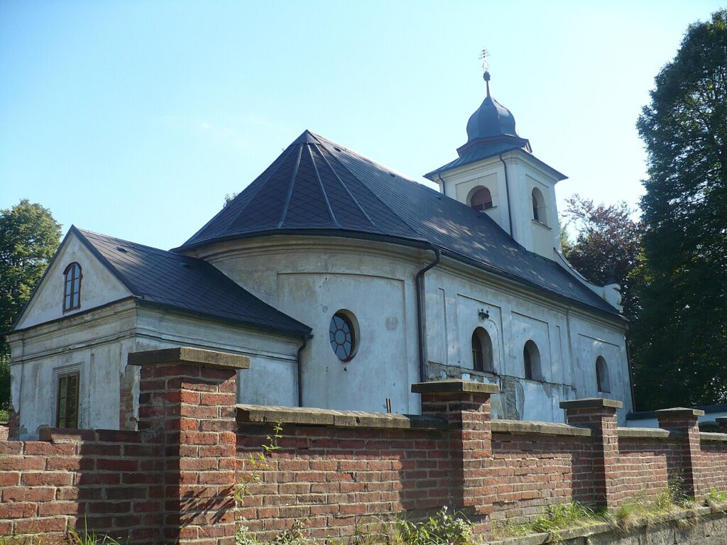 Prohlédnout si můžete kostel ve Skuhrově.