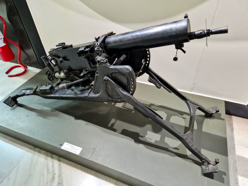 Exponát německého kulometu MG 08.