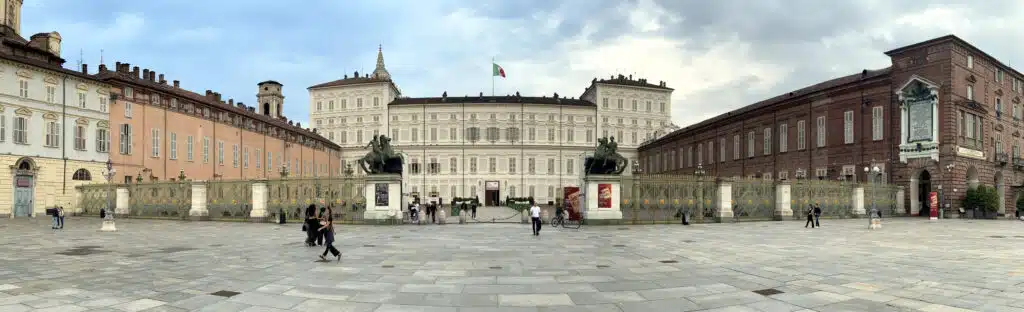 Královský palác v Turíně stojí za návštěvu.