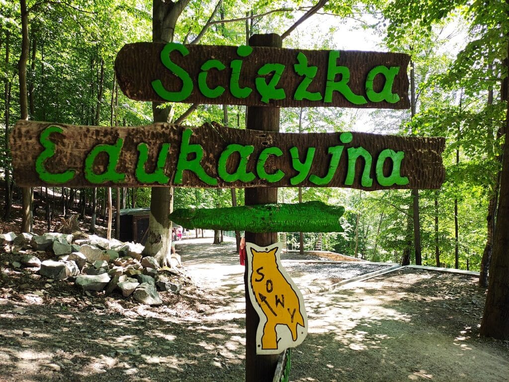Projděte si naučnou stezku.