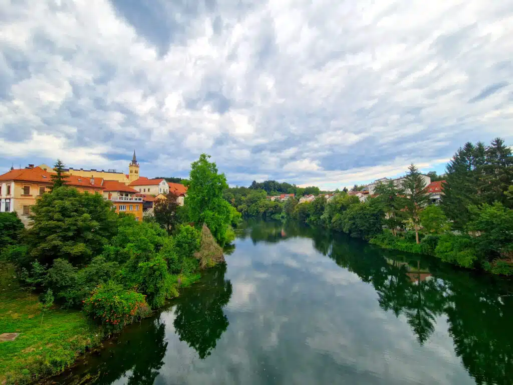 Novo město, klidné místo v meandru řeky Krky.