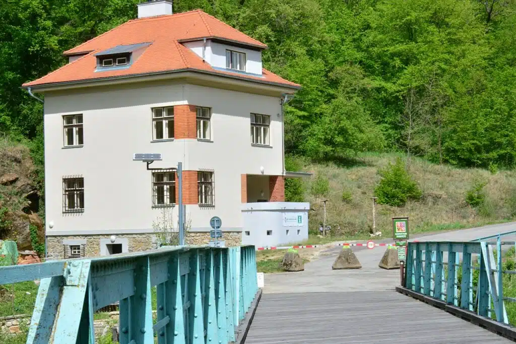 Most spojující Čížov a Hardegg.