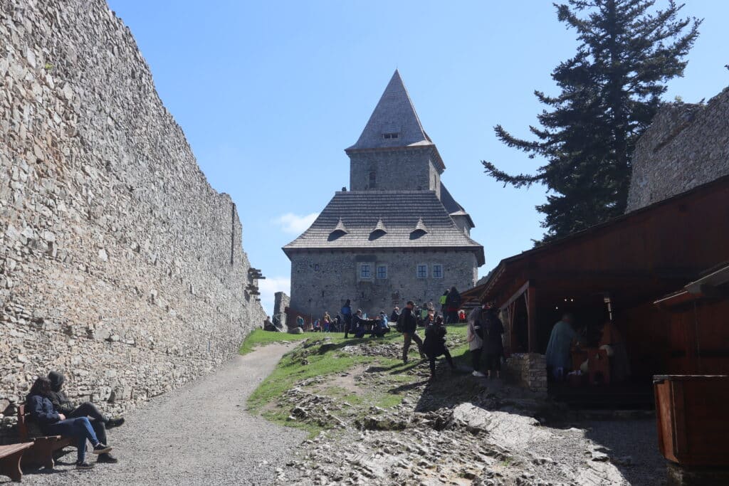 Na hradě Kašperk.